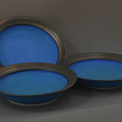 3 small blue dishes with bronzed rims